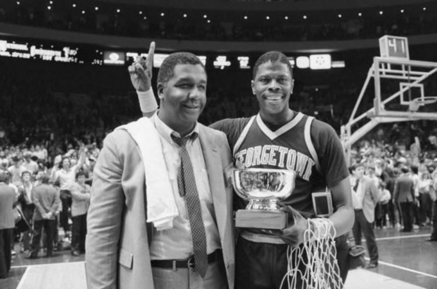El entrenador John Thompson acumuló un récord de 596-239