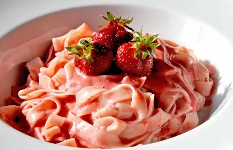 pasta con salsa de fresa