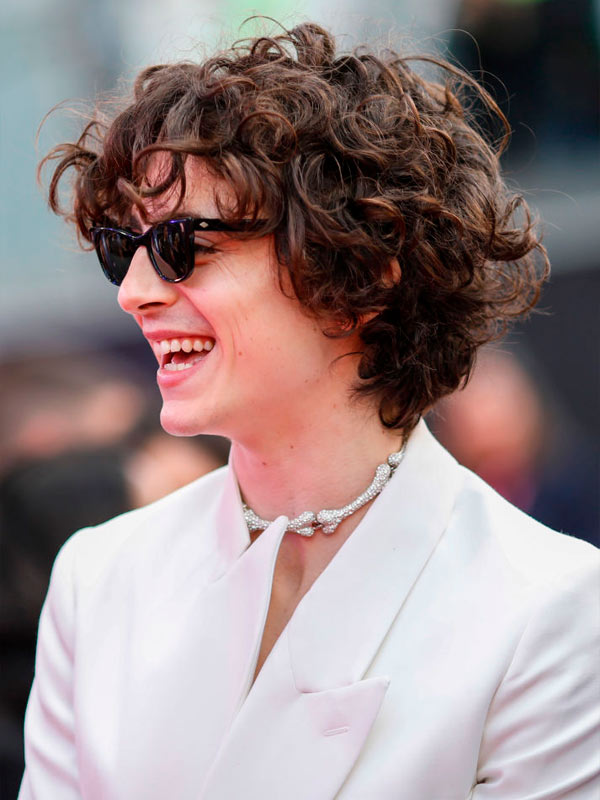 famosos papeles en la alfombra roja