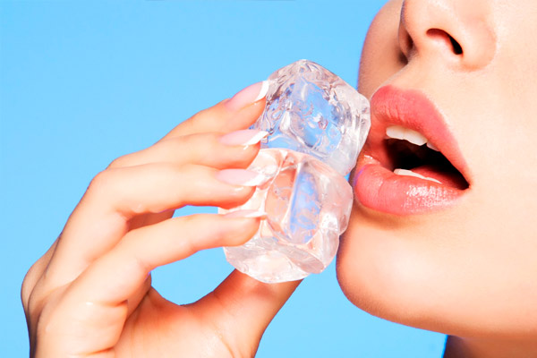 beneficios de usar cubitos de hielo