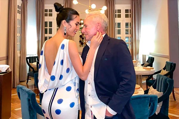 Modelo de 29 años se casa con el amor multimillonario de 75