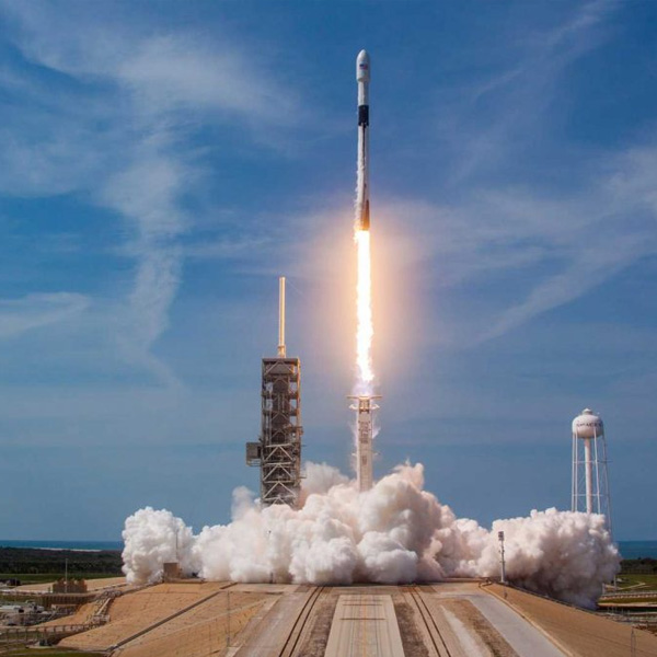 primer lanzamiento humano de SpaceX