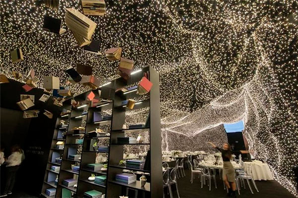 restaurante temático interestelar