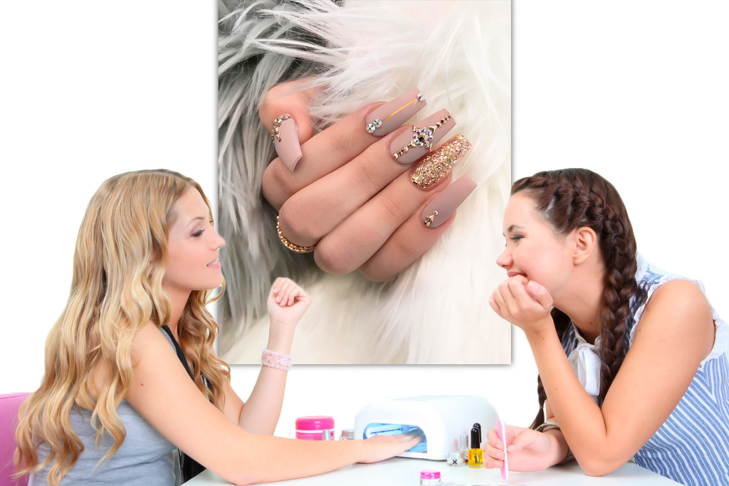 poner uñas acrílicas