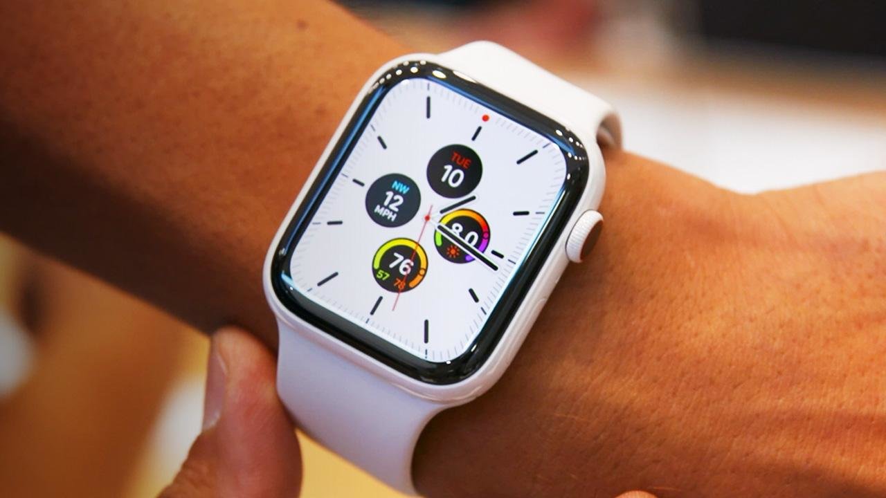 Apple Watch Serie 5 – $400 | 9 gadgets navideños imprescindibles para los amantes de la tecnología | bayas de cerebro