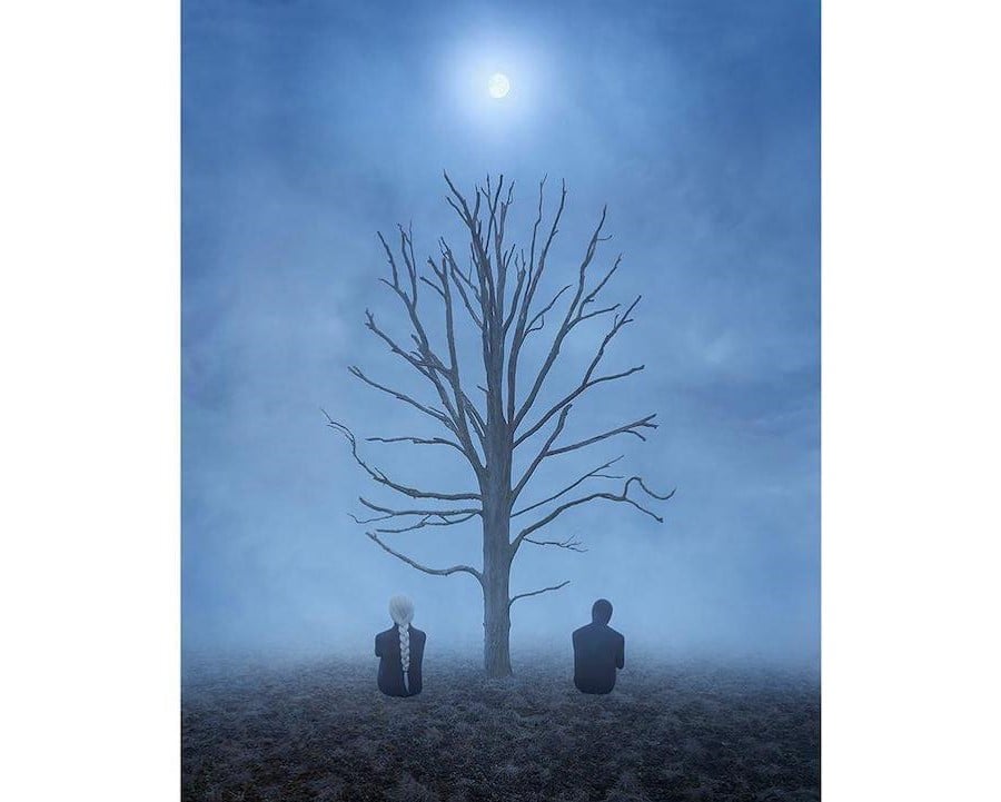 Justo a tu lado Fotografía surrealista que explora el solitario mundo interior del hombre. bayas de cerebro