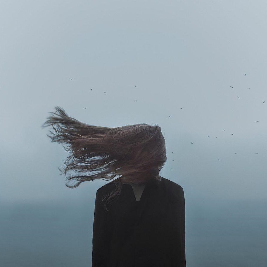 Tranquilidad de espíritu Fotografía surrealista que explora el solitario mundo interior del hombre. bayas de cerebro