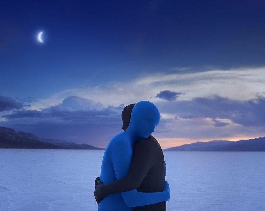 A tu lado | Fotografía surrealista que explora el solitario mundo interior del hombre. bayas de cerebro