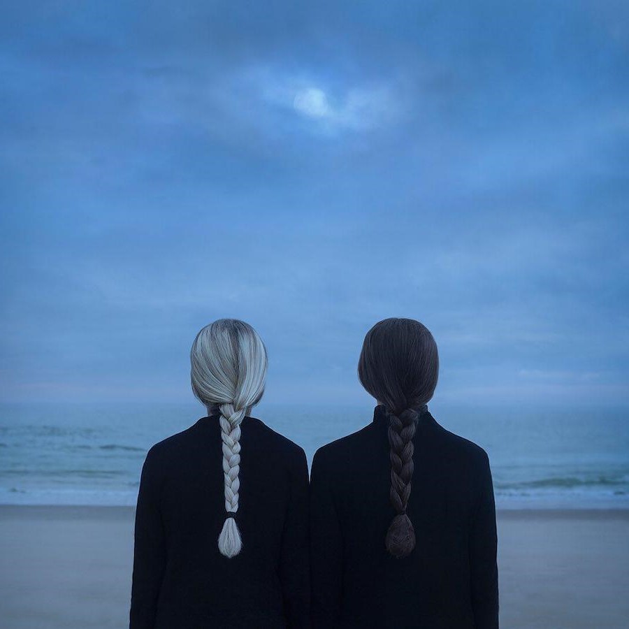 mar Fotografía surrealista que explora el solitario mundo interior del hombre. bayas de cerebro