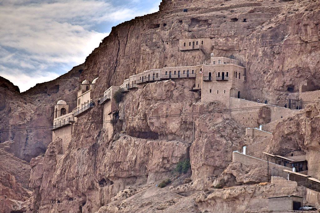 Monasterio de la Tentación, Cisjordania, en las afueras de Jericó 17 iglesias rupestres increíblemente hermosas en todo el mundo | bayas de cerebro