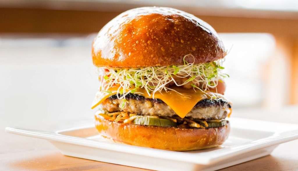 La hamburguesa bistró canadiense Oakwood |: Seis lugares de todo el mundo para probar las mejores hamburguesas bayas de cerebro