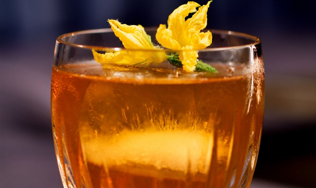 Cócteles premium |: Ocho formas locas de tirar dinero en Dubai | bayas de cerebro