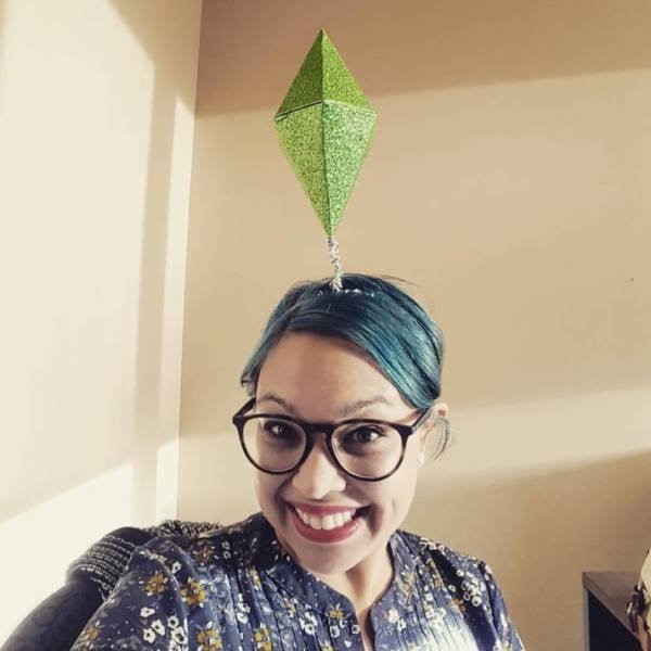 Uno de los Sims | 18 ideas de disfraces de Halloween de última hora | bayas de cerebro