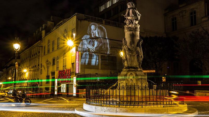 Retrat-love-birds-kiss-street-street -16
