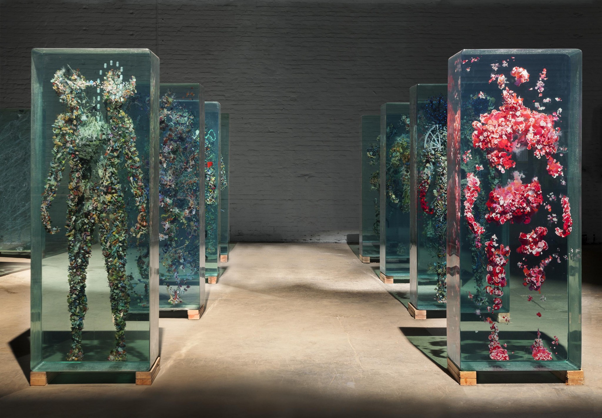 Números 3D colegados en vidrio cubierto por polvo Yellin 7