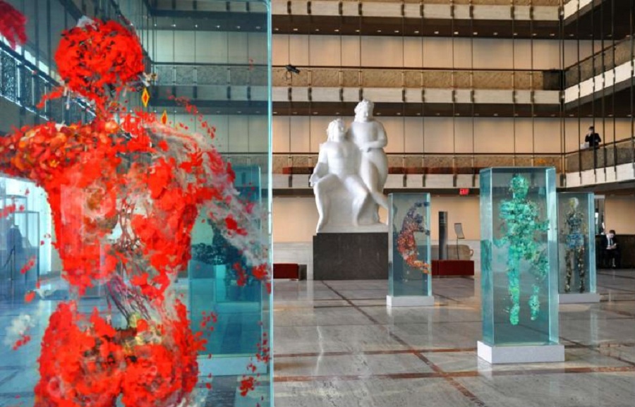 Los diales 3D están cubiertos sobre vidrio en el polvo Yellin 8