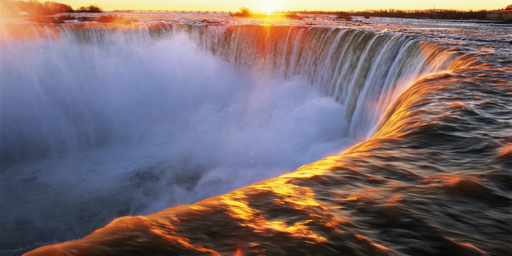 Canadá, Ontario, Niakara Falls, el piloto cae al amanecer