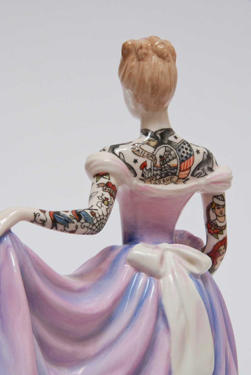 Jessica-Harrison-Tattooed-Porcelain-Figurines-06