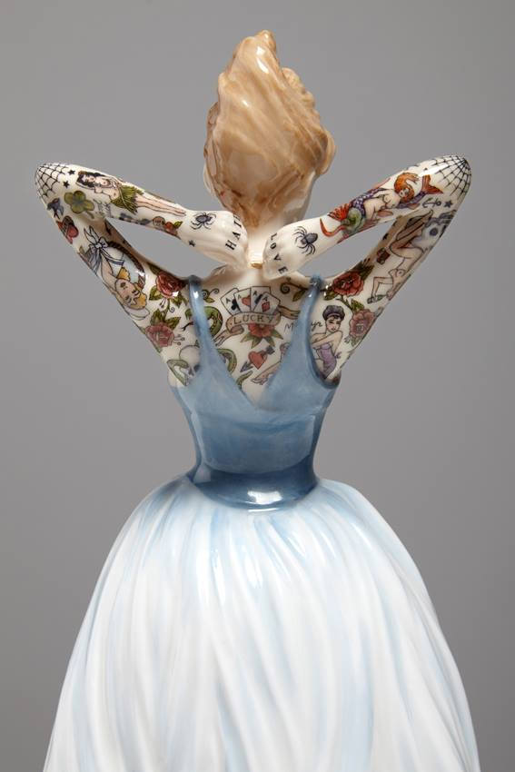Jessica-Harrison-Tattooed-Porcelain-Figurines-09