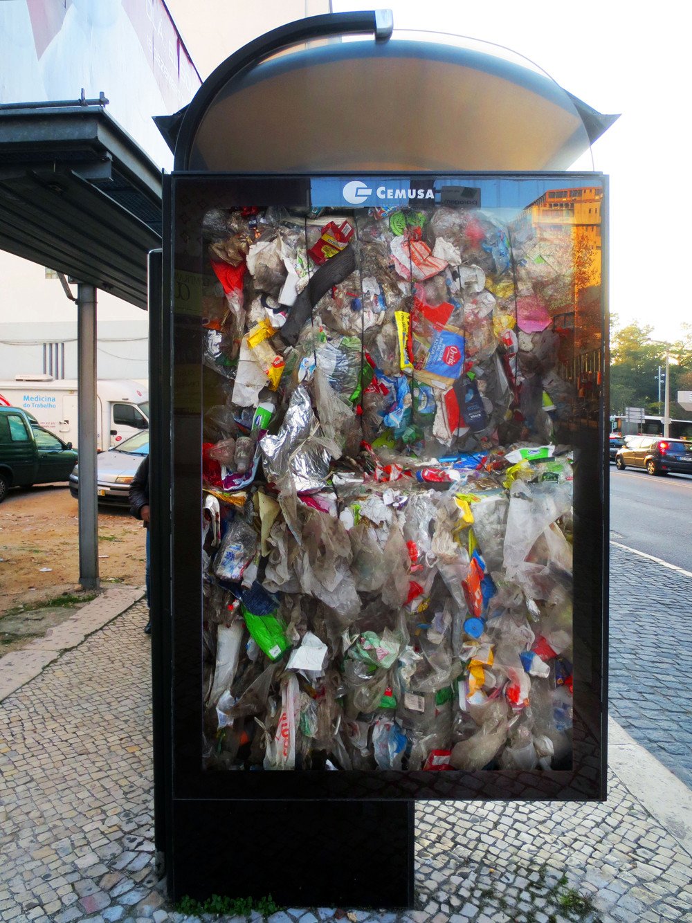 La basura tiene una segunda vida como una calle 3d de lujo en la calle 2