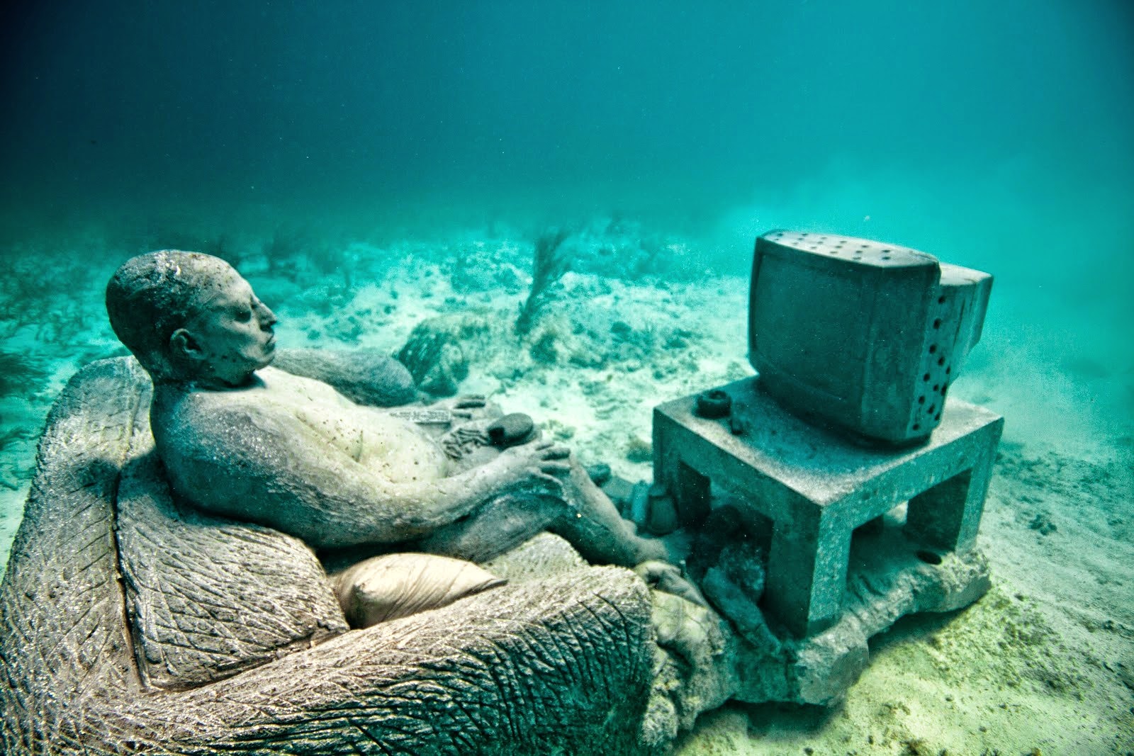 astonishing_underwater_museum_in_cancun_mexico_18