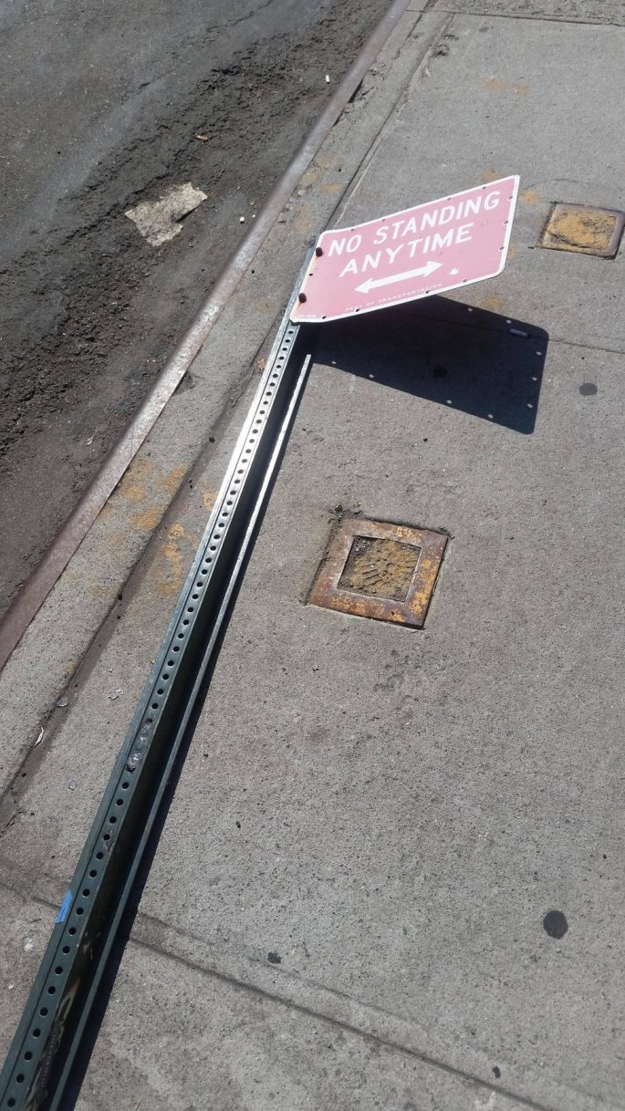 personas que han tomado letreros demasiado literalmente 7