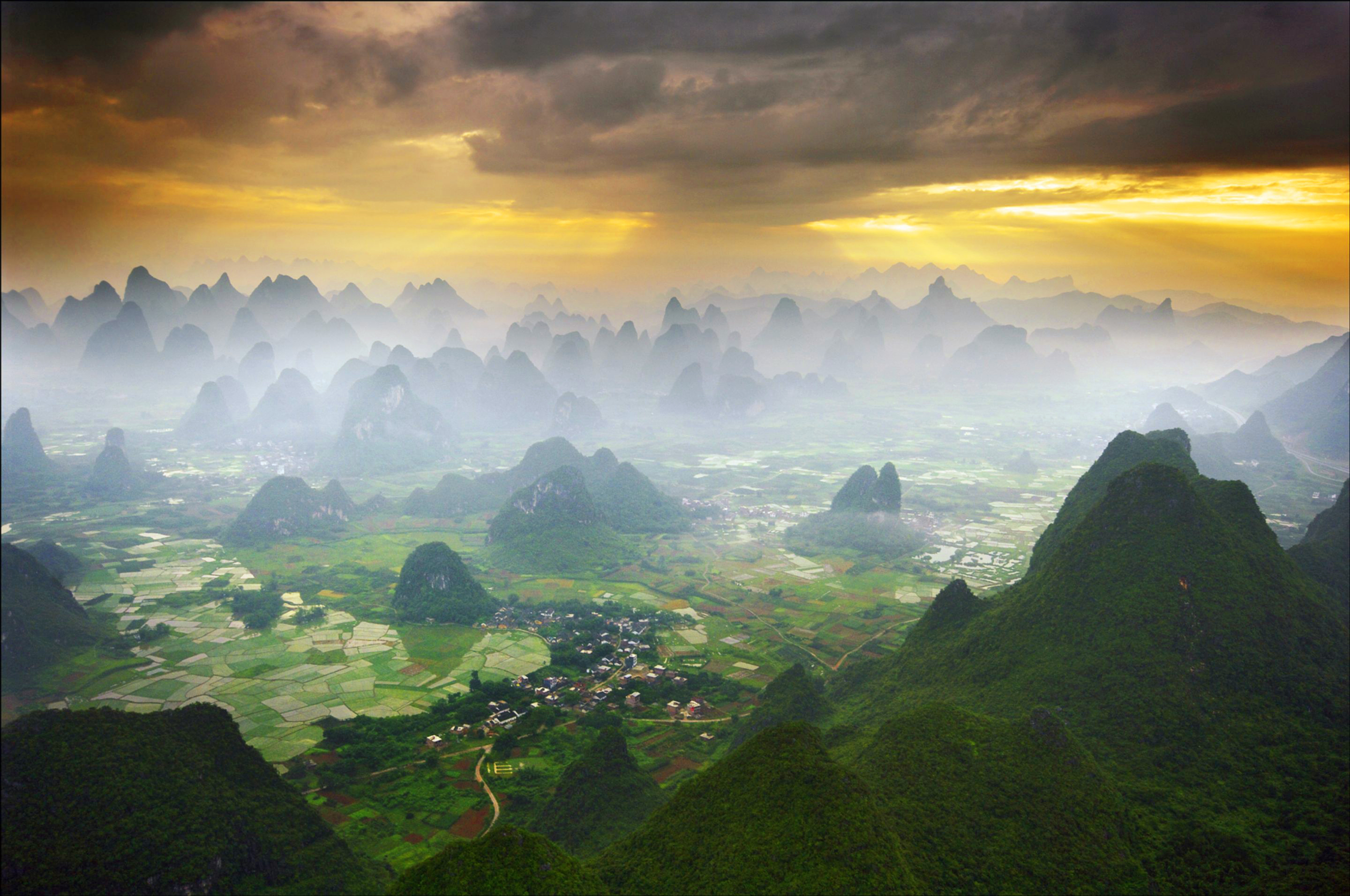 Small Cities-World-World-Fence -49