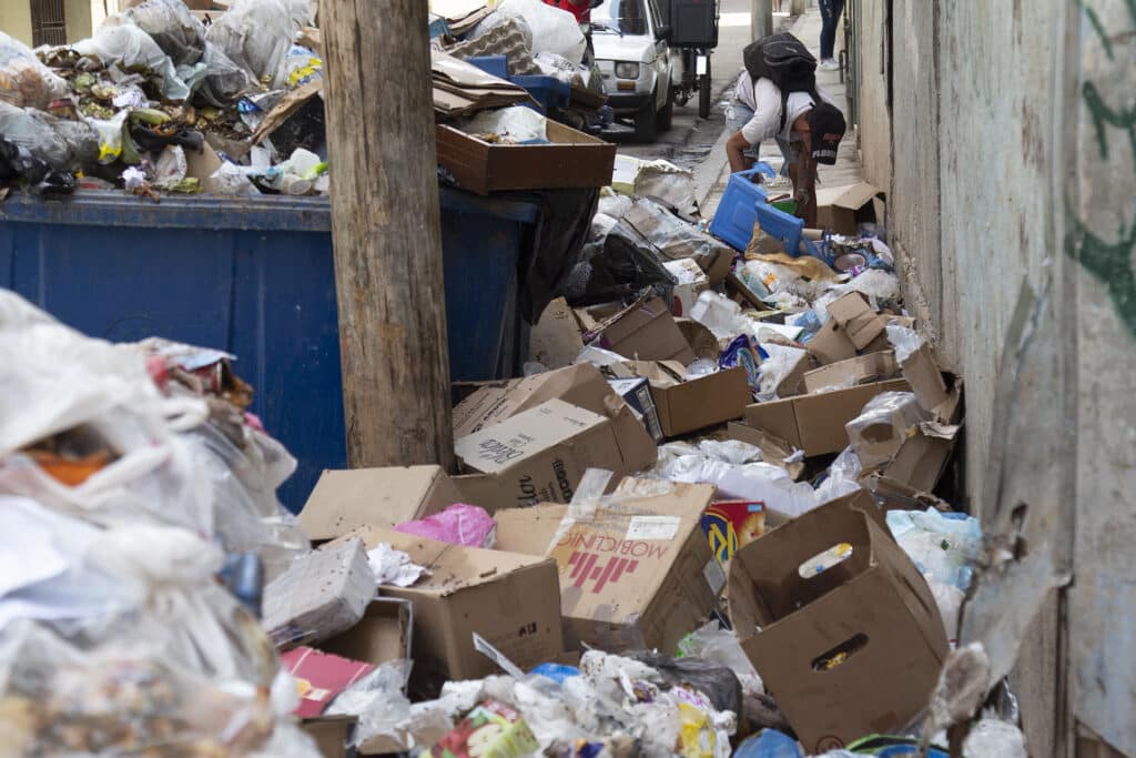 Basura en las calles CN 4