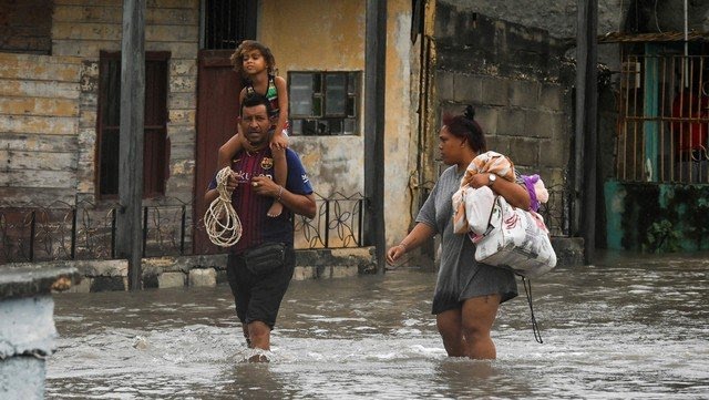 familias-en-cuba-huracán Ian