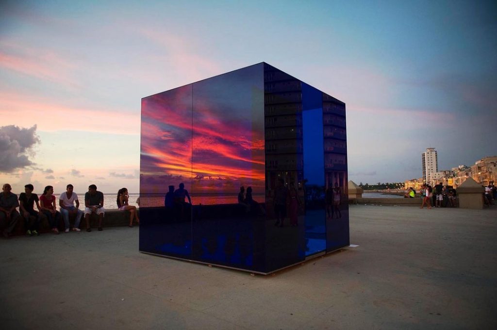 Cubo Azul, de Rachel Valdés