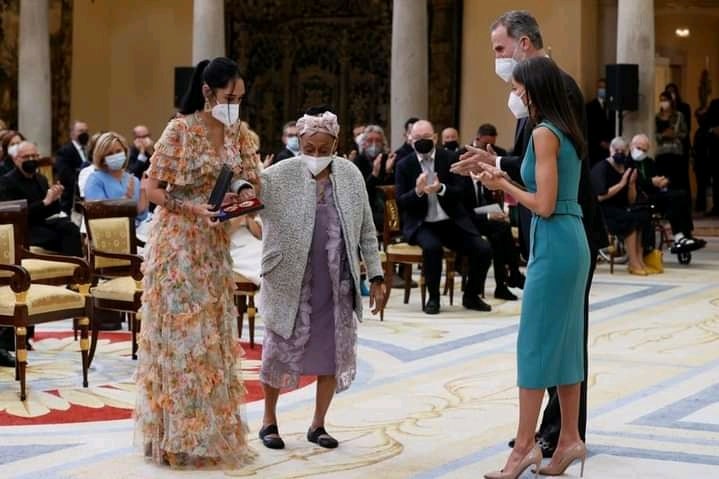 Omara Portuondo con los reyes de España