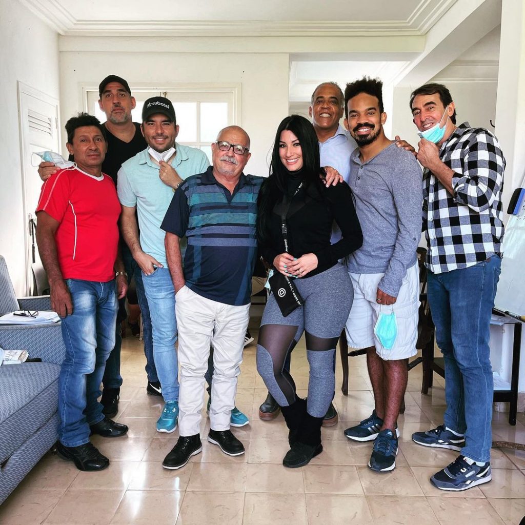 Elenco de Vivir del Cuento