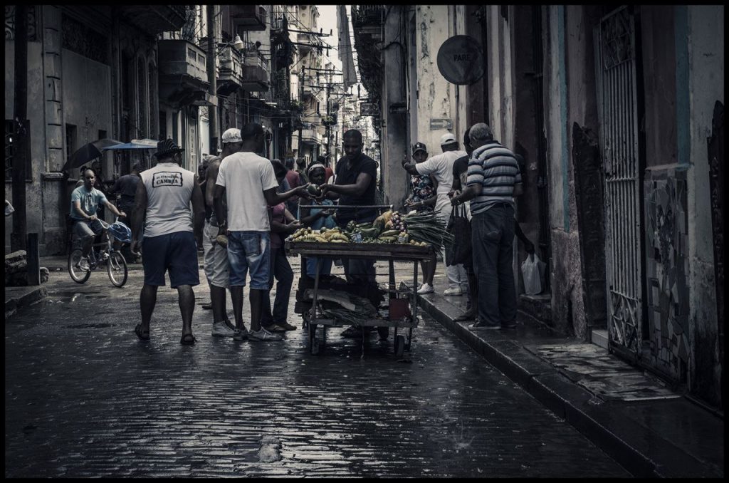 Carretillero en Calle de La Habana