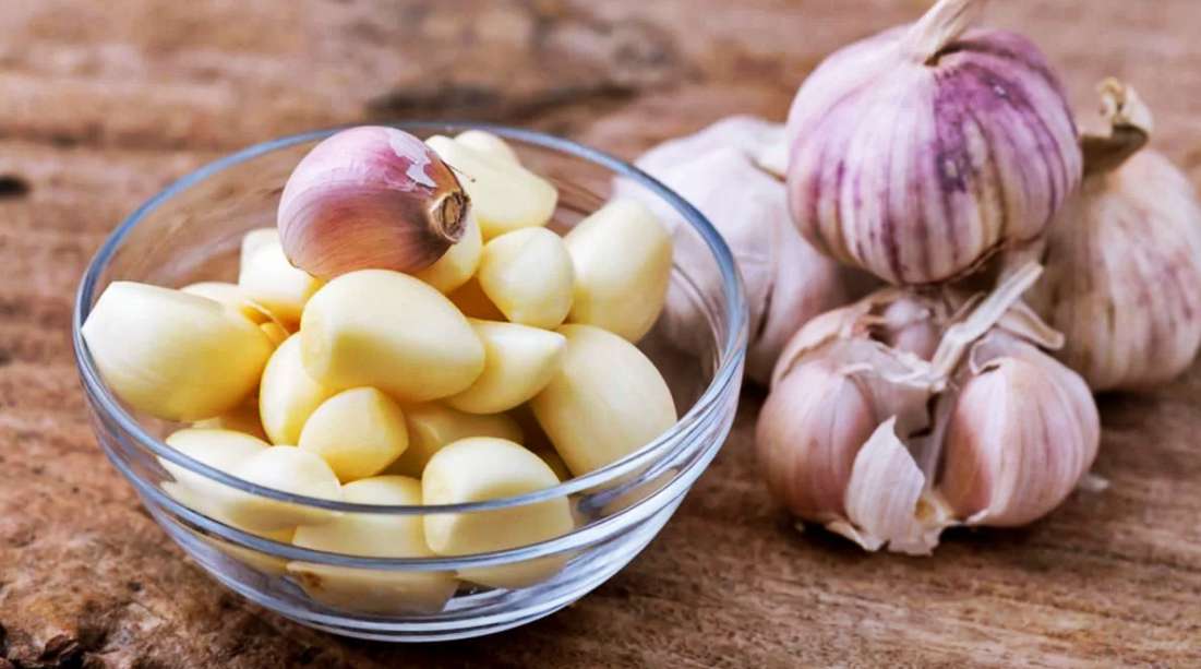 El ajo como antimicrobiano es muy efectivo para el tratamiento de las caries y las infecciones bucales