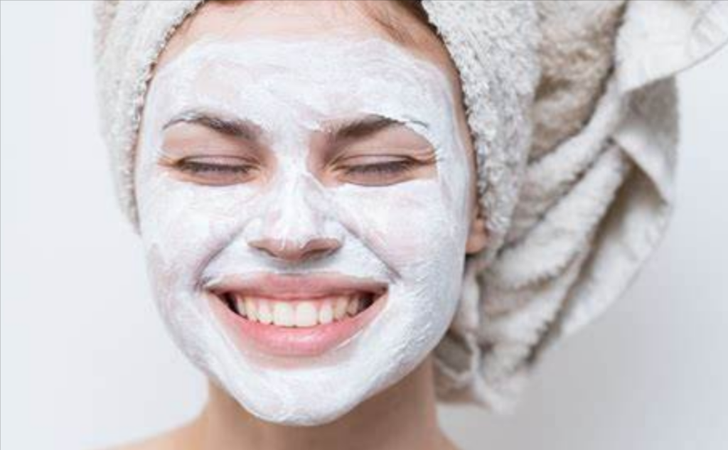 Mascarilla de maicena blanquea el rostro